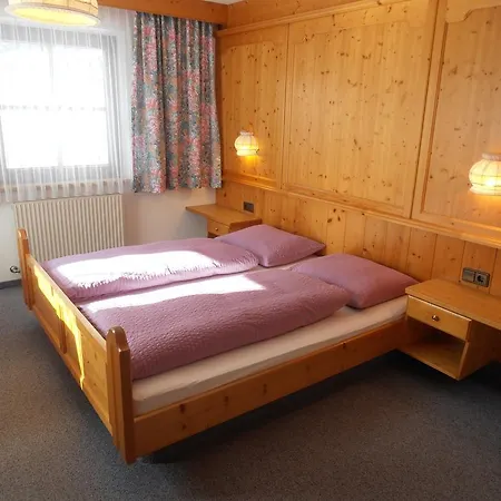 Gasthuis Haus Dorfplatz- Silvretta Card Premium Inklusive 3*