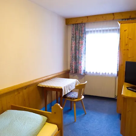 Haus Dorfplatz- Silvretta Card Premium Inklusive Pensionat Galtür