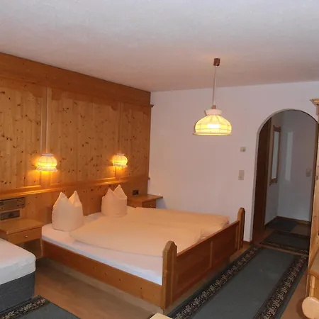 Pensionat Haus Dorfplatz- Silvretta Card Premium Inklusive