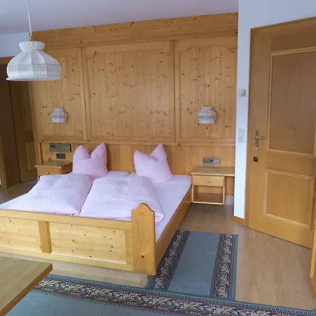 Haus Dorfplatz- Silvretta Card Premium Inklusive 3* Galtür